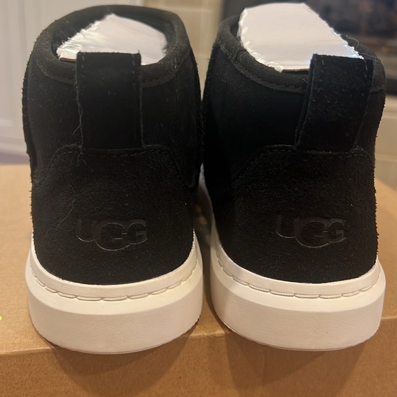 UGG Alameda Mini Boot NWT in Black Size 9 - Picture 8 of 10